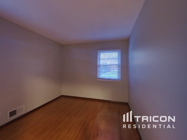 Building Photo - 3733 Hillsboro Ave N