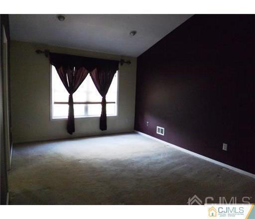 Building Photo - 18 Lakeview Dr