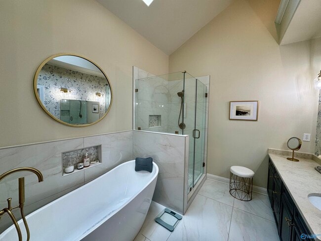 Building Photo - 1024 Split Rock Cove