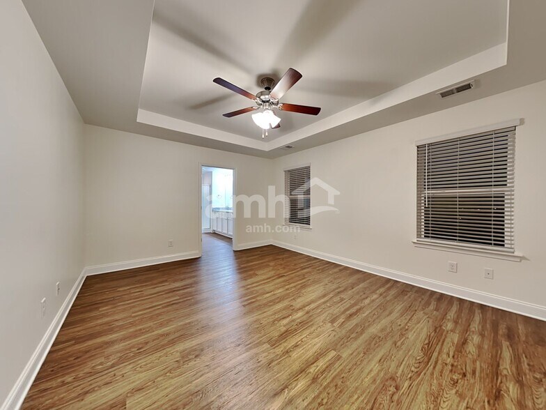 Building Photo - 106 Doral Blue Dr