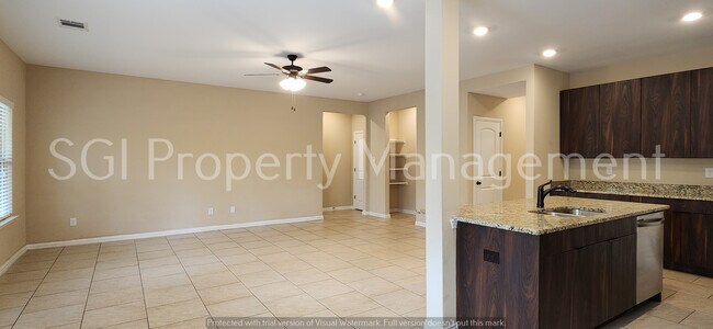 Building Photo - 4 Bedroom Home Ready for Move in!