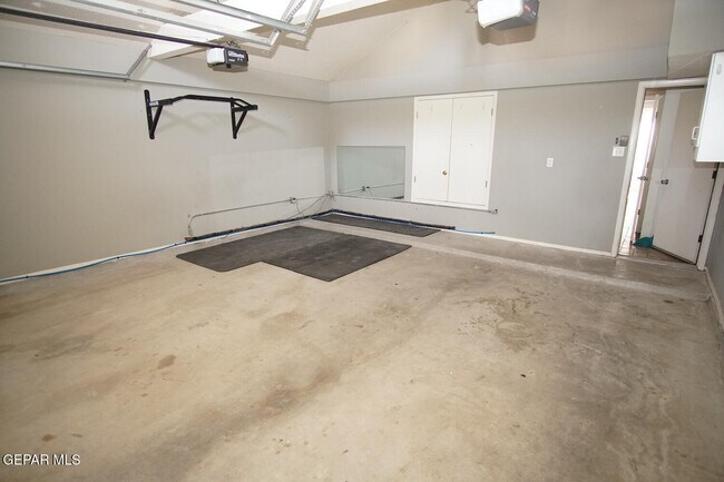 Building Photo - 6040 Los Siglos Dr