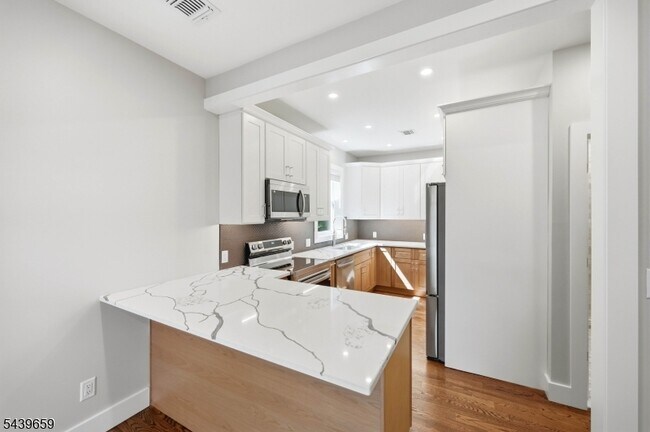 Building Photo - 40 Jardine Rd