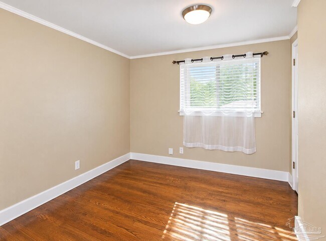 Building Photo - 1701 W Romana St