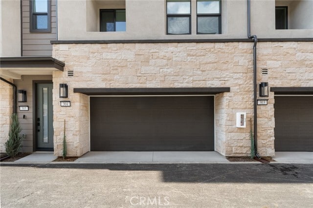 Building Photo - 109 S Laxore St