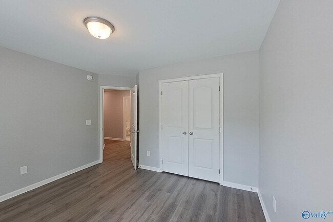 Building Photo - 112 Live Oak Dr