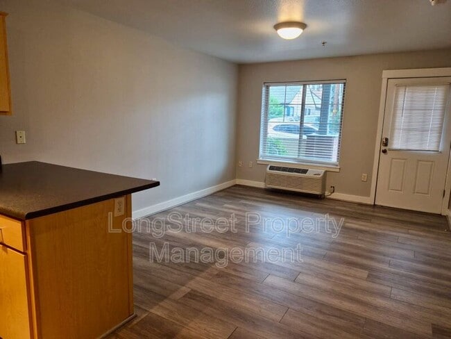 Building Photo - 9837 NE Irving St