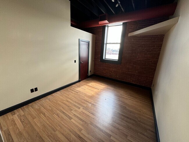 Building Photo - Beautiful Loft in Downtown Springfield