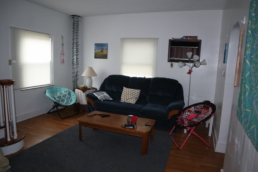 Building Photo - 76 3rd St