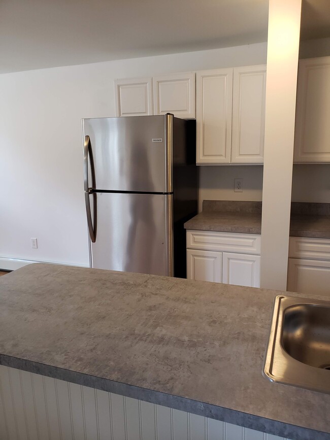 Kitchen. Stainless steel appliances. - 2 Judson St