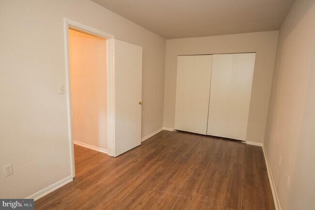 Building Photo - 803 College Ln