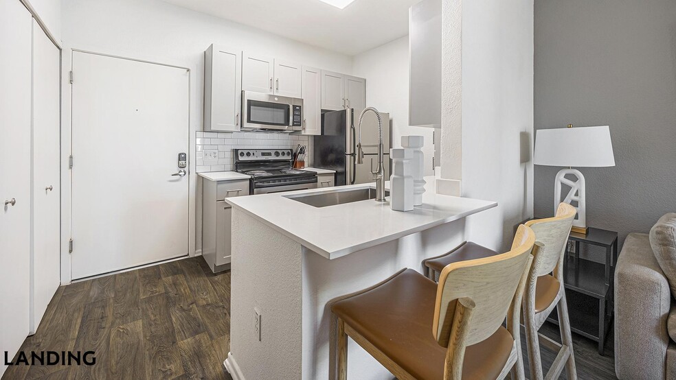 Building Photo - 1001 E Playa Del Norte Dr