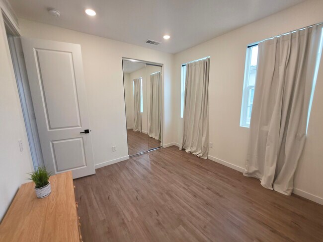 Building Photo - 27589 Sanctuary Ct