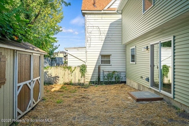 Building Photo - 820-822-822 Delaware St