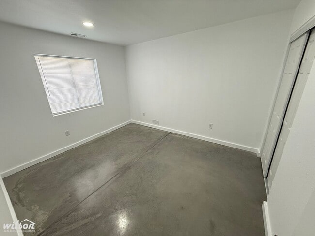 Building Photo - 2503-2505 S 47th Ave