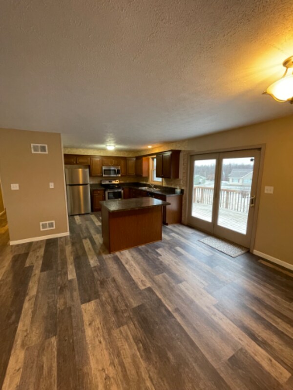 Building Photo - 302 Sheldon Ave