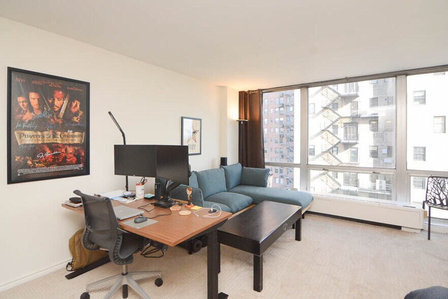 Primary Photo - 2400 N Lakeview Ave