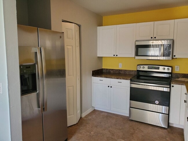 Primary Photo - 4275 Woodside Ave