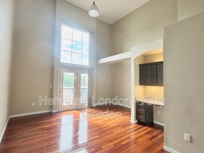 Building Photo - 200 S Kirkwood Rd