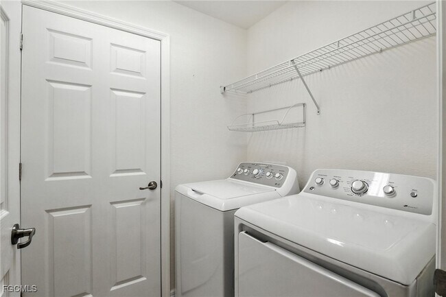 Building Photo - 12039 Hawthorn Lake Dr