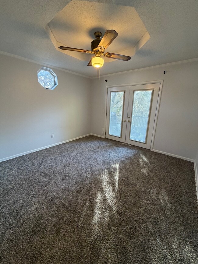 Building Photo - 618 Christopher St