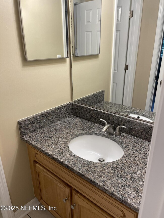 Building Photo - 7701 Baymeadows Cir W