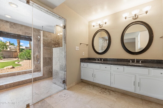 Building Photo - 8624 N Timberlane Dr