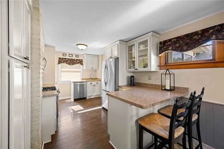 Building Photo - 136 Castleford Rd