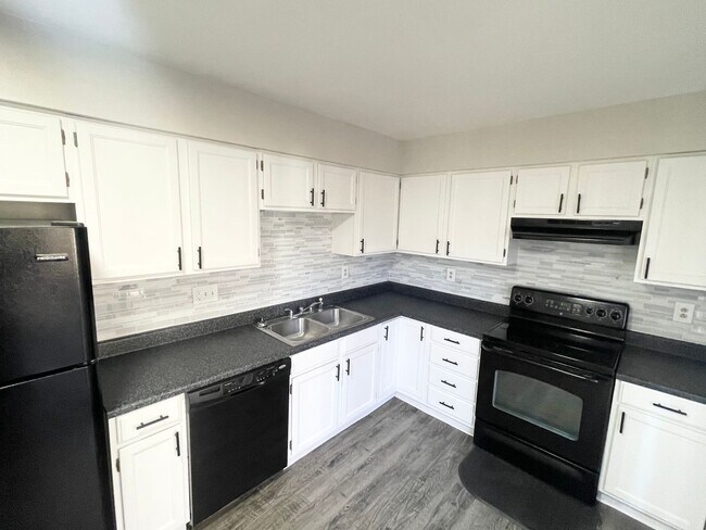Building Photo - 435 W Van Buren St