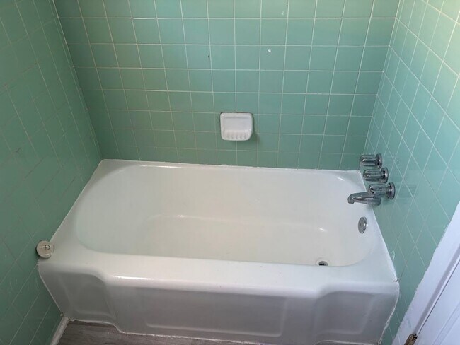 Building Photo - 4745 Lind St