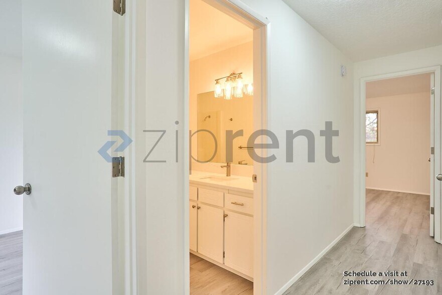 Building Photo - 4547 NW Tumalo Ct