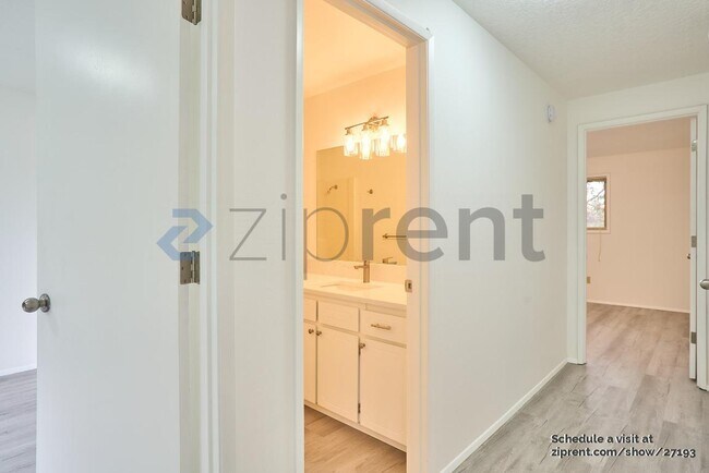 Building Photo - Unit