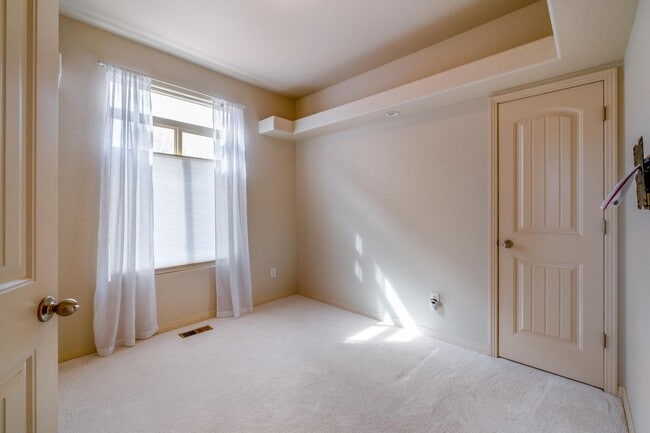 Building Photo - 5-bedroom, 3-bathroom home located in Windsor, CO.