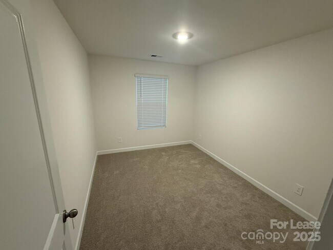 Building Photo - 4113 Smt Wds Dr