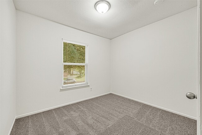 Building Photo - 8610 Timber View Dr