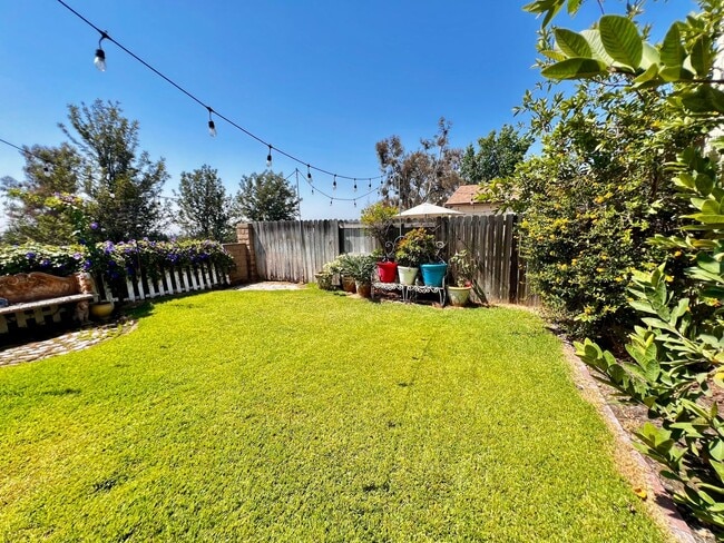 Building Photo - Beautiful 4 bedroom 2 bath House, with man...