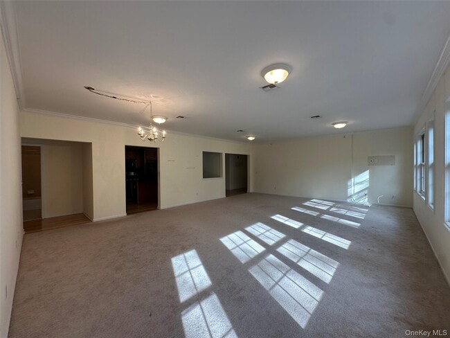 Building Photo - 75 Quaker Ave