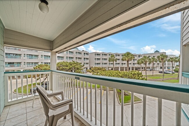Building Photo - 6102 Seawall Blvd