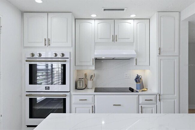Building Photo - 4401 Gulf of Mexico Dr