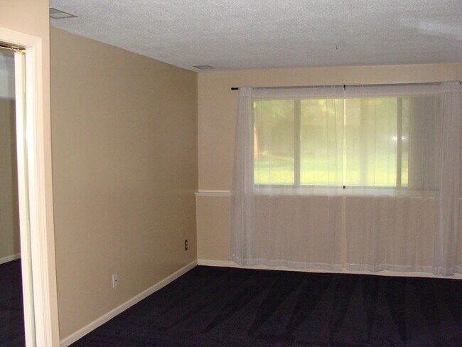Building Photo - Bradford Place 2 Bedroom Condo