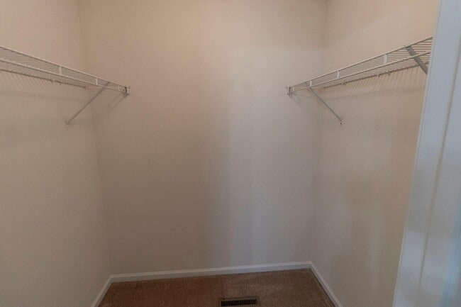 Building Photo - 3324 E St Charles Rd