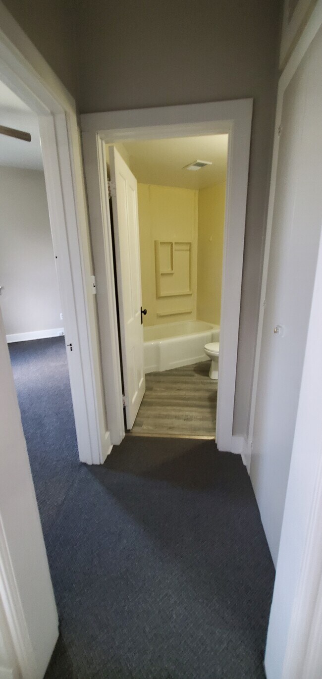 Building Photo - 416 Central Ave