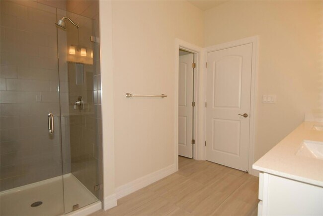 Building Photo - 4628 Pinehurst Trl E