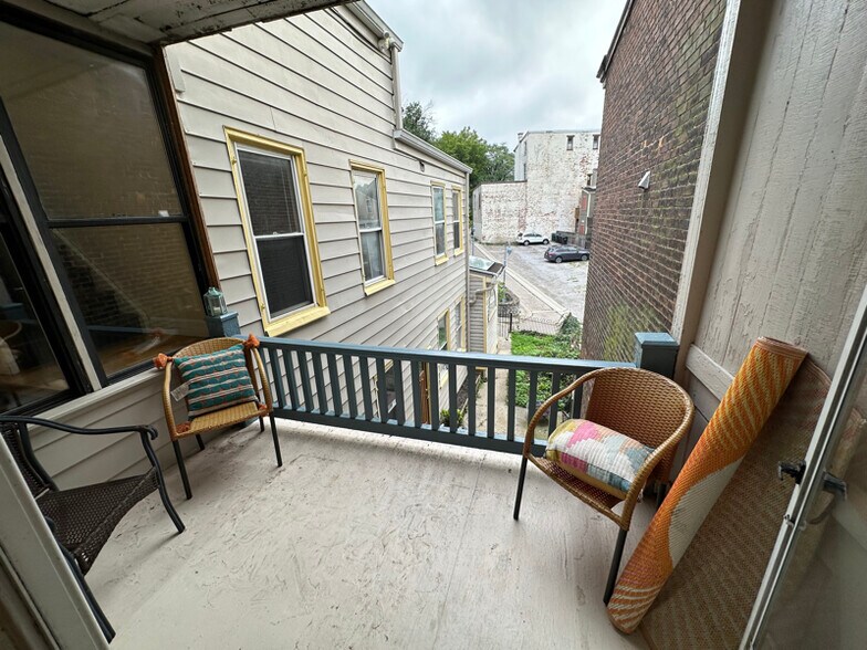 Building Photo - 10 W Hollister St