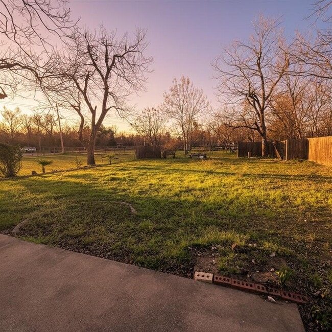 Building Photo - 107 Elm Ave