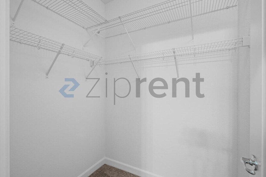 Building Photo - Unit