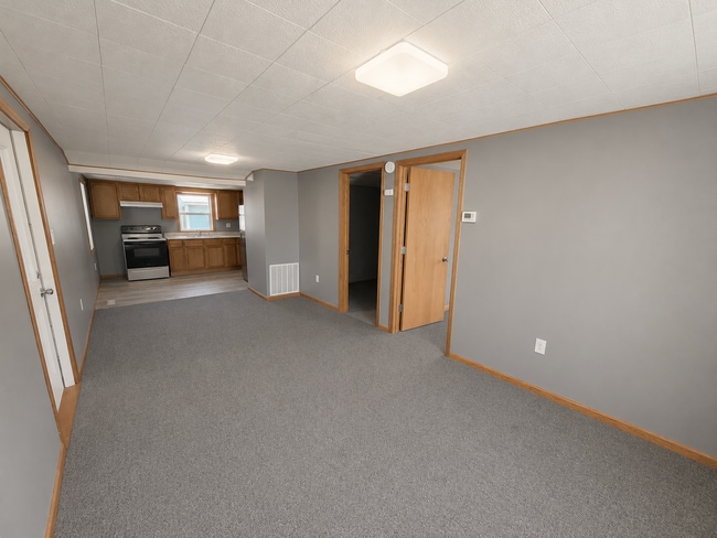 Building Photo - Spacious Family Home Near Schools and Parks in Rock Falls