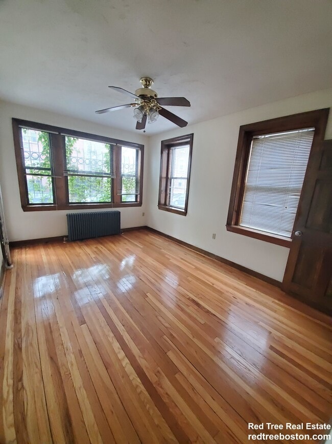 Building Photo - 240 Kelton St