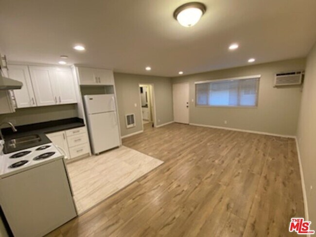 Building Photo - 3224 Chapman St