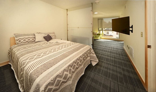 Building Photo - 238 Linden